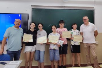 Entrega de diplomas ‘aux meilleurs élèves’